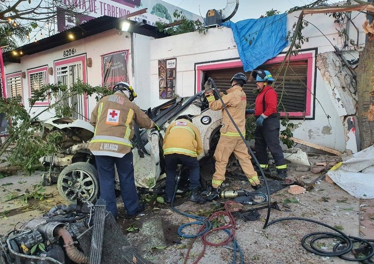 López Mateos y Azares en la colonia Ciudad Bugambilias.