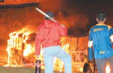 Autobs incendiado en Oaxaca