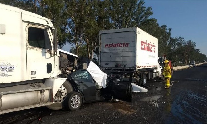 Sandwich en la Autopista a Colima.