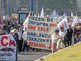 Manifestantes contra presa.
