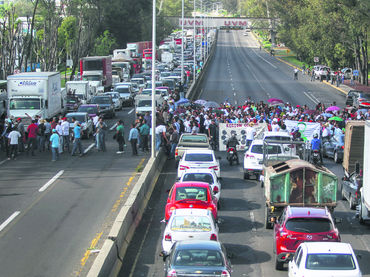 Protesta frente a la Ciudad Judicial.