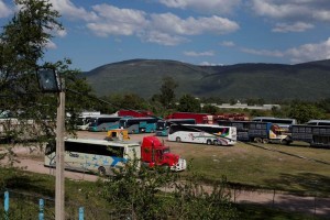 Camiones robados retenidos en Ayotzinapa.