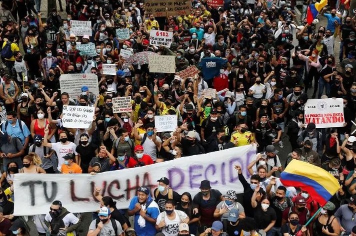 En algunos barrios se vivieron momentos de tensin, con disparos de gas lacrimgeno y municin de la polica.