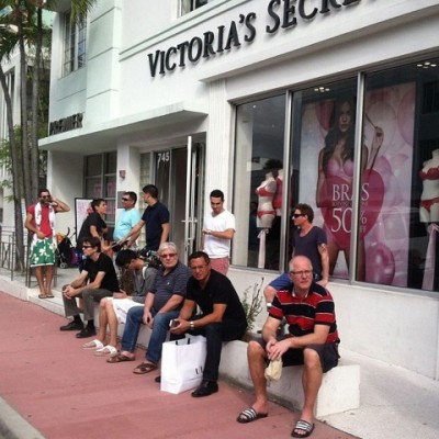 De compras con la pareja.