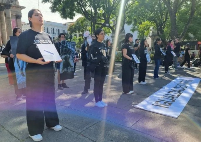 Personas se manifestaron en el Centro Histórico de Guadalajara para pedir por la proteccción de los animales.