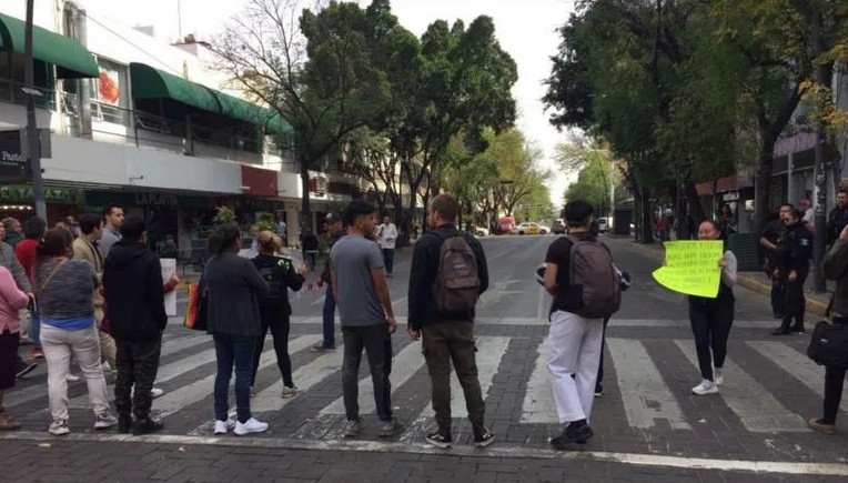 Pobladores de Ixcatán cierran Avenida Juárez.