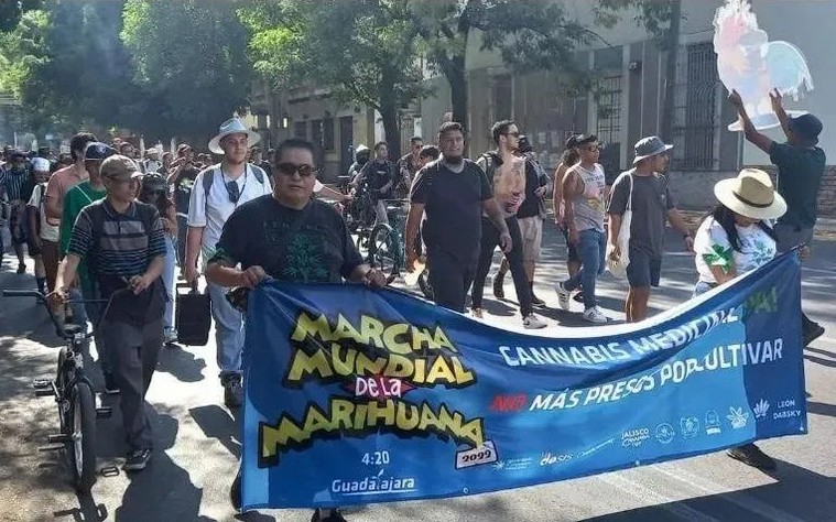 Alrededor de 100 personas participaron en la Marcha Mundial realizada en las calles de la ciudad.