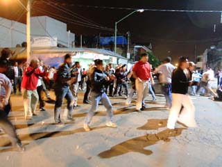 Pelea por las calles Esteban Alatorre y Pablo Valdez.