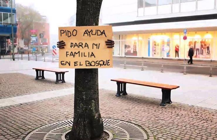 Pido ayuda para mi familia en el bosque.