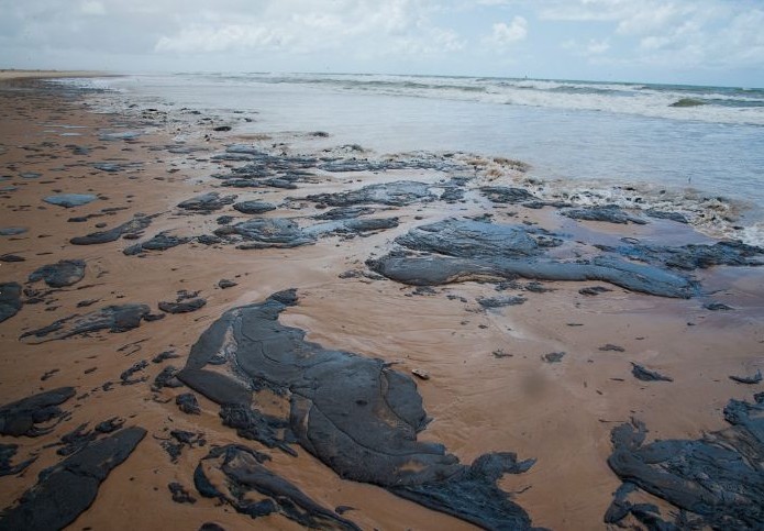 Petrleo derramado en Pirambu, Sergipe.