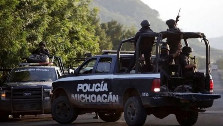 Autoridades policiacas negaron los hechos, pero lo pobladores publicaron evidencias.