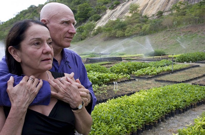 Sebastio Salgado junto a su esposa Llia Deluiz Wanick.