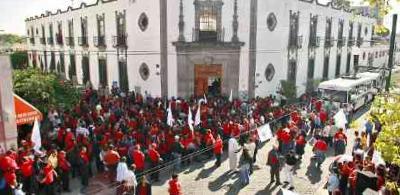 Manifestacin frente a la Secretara del Trabajo de Jalisco.