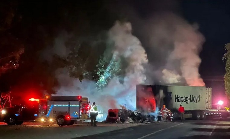 2 camiones de carga incendiados intencionalmente en la comunidad de La Garita, Tamazula.