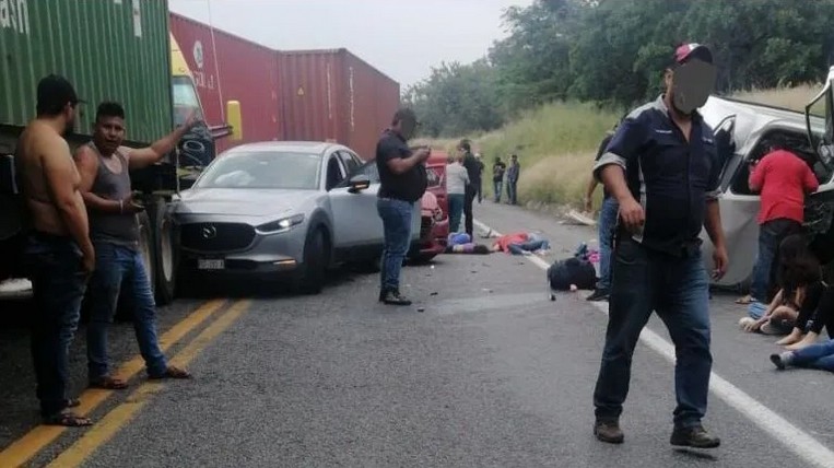 Testigos recriminaron las condiciones de la autopista y la falta de pericia del conductor del triler.