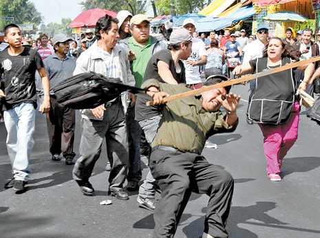 Tepiteños contra la CNTE.