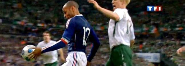 La mano de Thierry Henry.