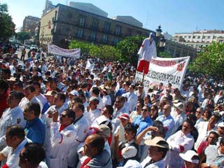 Trabajadores de los Hospitales Civiles.