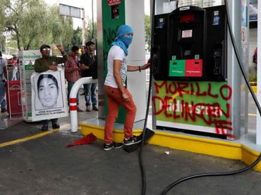 Vándalos de la gasolinera de Insurgentes y Paseo de la Reforma.